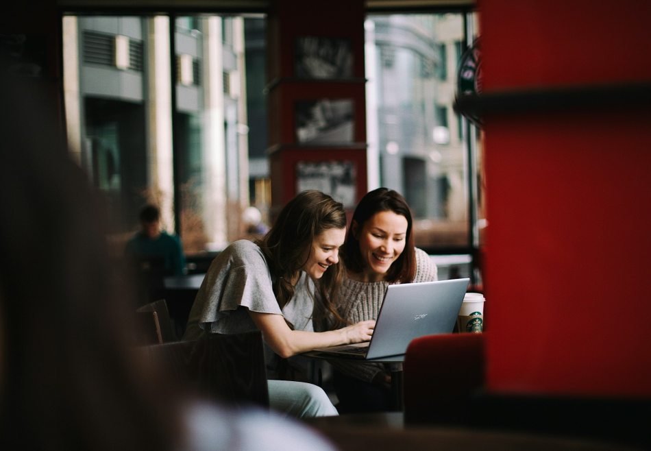 női szakemberekkel - IVSZ-WiTH-Women in Technology Hungary - Unsplash - a kép illusztráció