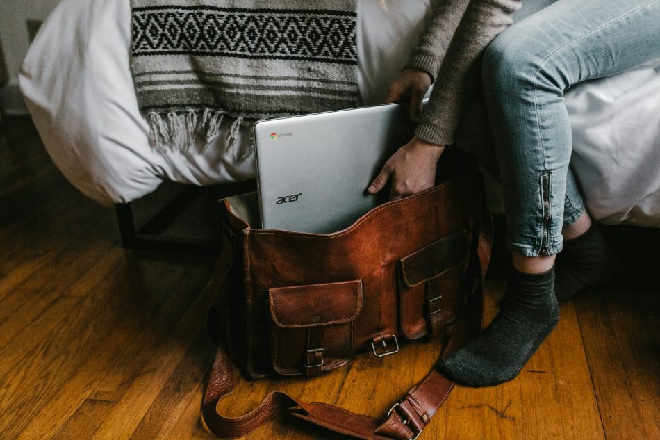 laptop táskák diákoknak - illusztráció - fotó: Unsplash