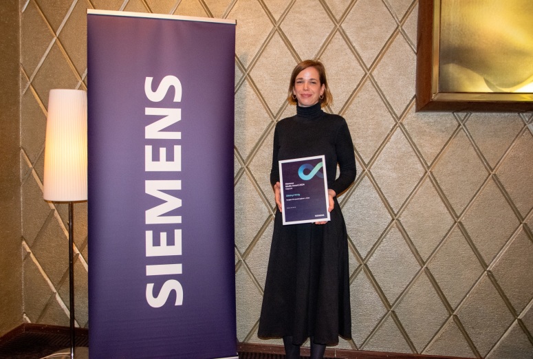 Zákányi Virág a Siemens Media Award magyarországi díjkiosztóján, forrás: Siemens